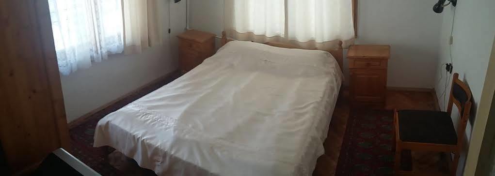 Guest Rooms Metaksinovi Tsjepelare Buitenkant foto